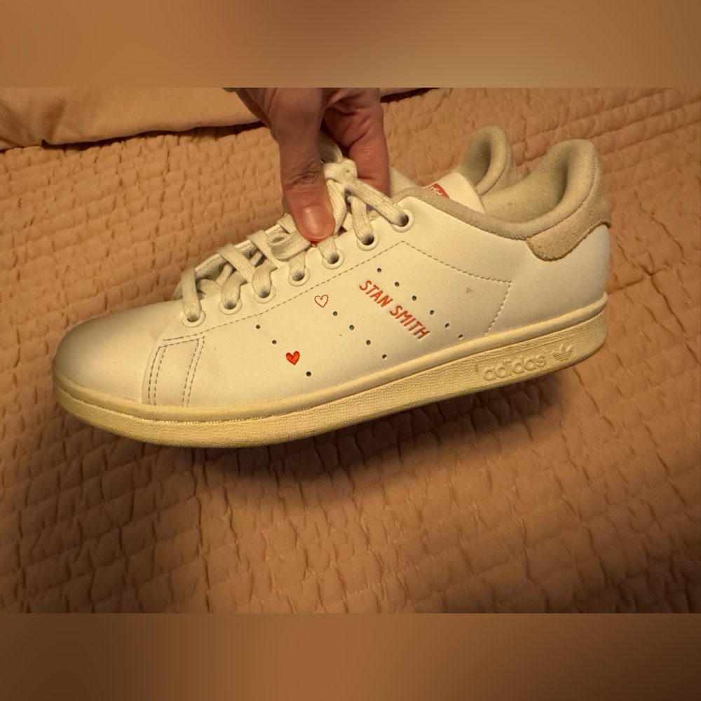 Adidas Stan Smith White/Red Heart Valentine Sneakers Size 9
